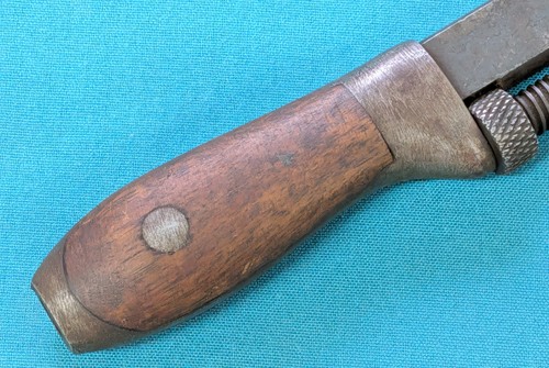 Early COES WRENCH Co. Patented 8" Monkey/ Nut Wrench Wood Scales - Picture 11 of 24