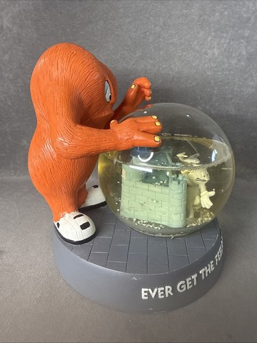 Bugs Bunny and Gossamer 7" Schneekugel "Feeling You’re Being Watched" selten 1996 - Bild 3 von 23