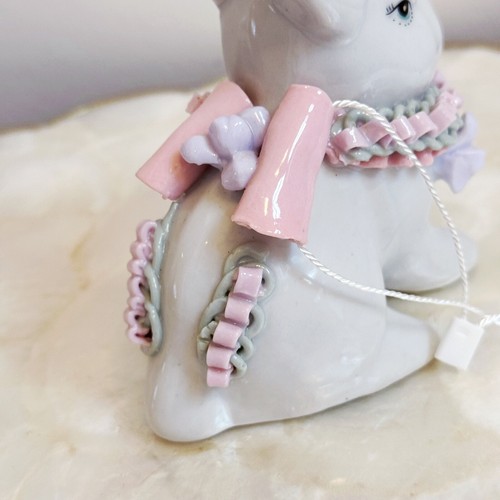 Vintage weiß Porzellan Hase Osterhase rosa Rüschenband Figur 4 5/8" - Bild 9 von 10