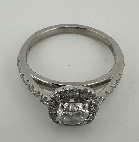 Stunning 1.0 Carat Diamond & 14K White Gold Engagement Ring | Appraised Val $3K - Picture 3 of 5