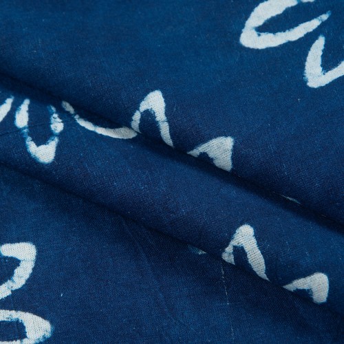 By The Yard Indigo Blue Cotton Floral Print Sewing Fabric Dress Quilting Fabric - Picture 5 of 9