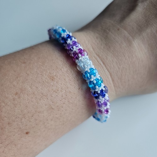 Armband Lila Blau Weiß Knebelverschluss Handmade Unikat Damen Schmuck 17,5 cm - Bild 4 von 6