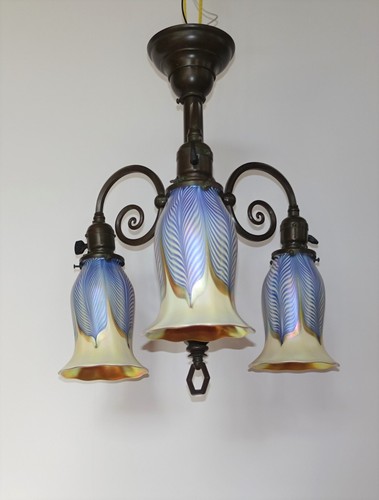 Bradley & Hubbard Ceiling Fixture, Quezal Shades (Tiffany, Steuben, Handel Era) - Picture 4 of 12