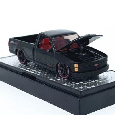 M2 1:64 1992 Chevrolet C1500 SS 454 WMTS17 Alloy Car