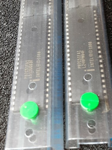 Intel P87C51FA1 CHMOS SINGLE CHIP 8 BIT MICROCONTROLLER IC Ic-8 Bit CMOS MCU - Picture 4 of 5