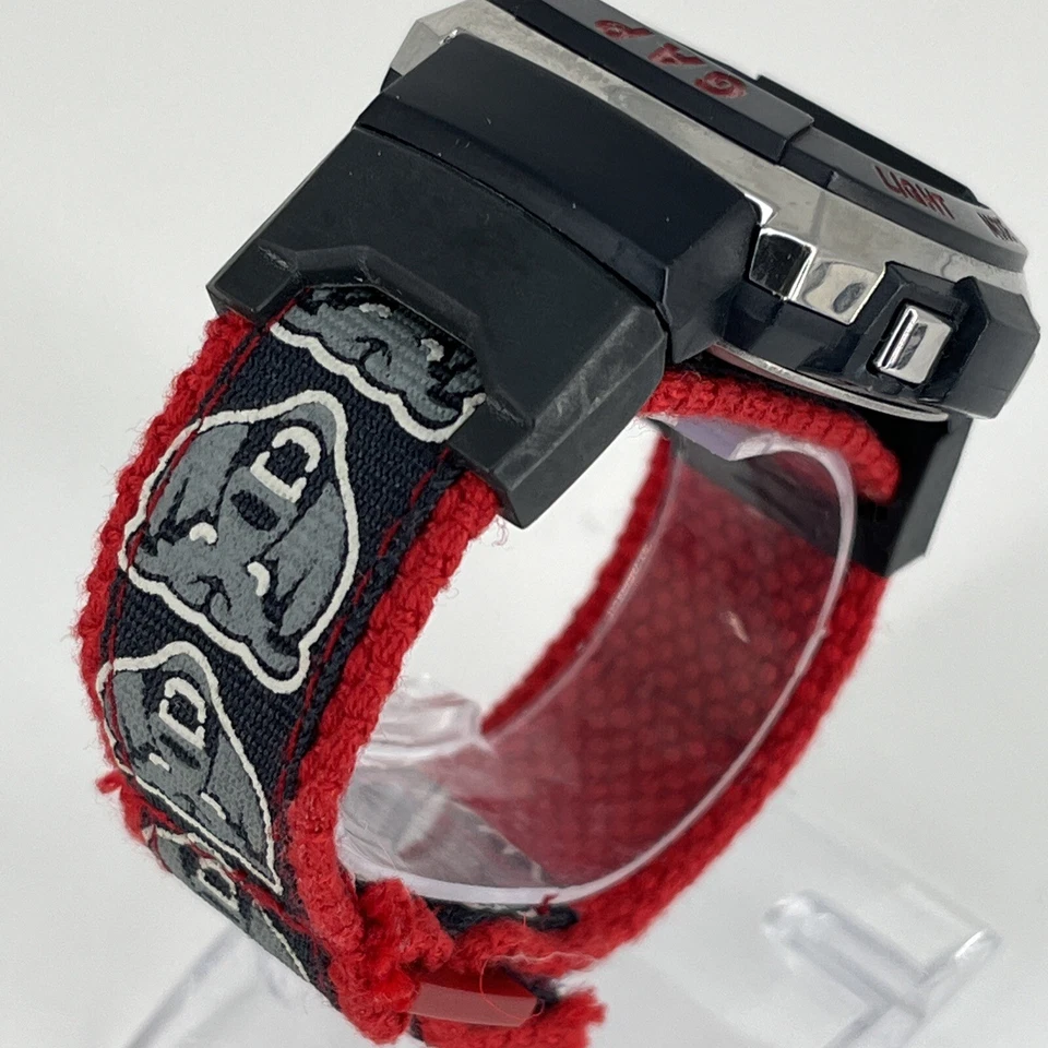Reloj Digital Gap Diseño Cabeza de Lobo Rojo y Negro Tono Plata Botones BATERÍA NUEVA Foto 4 de 4