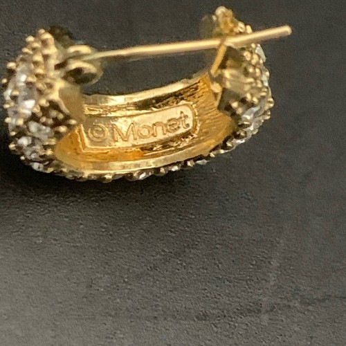 Pendientes pequeños de aro de diamantes de imitación Monet firmados vintage tono dorado - Imagen 2 de 8