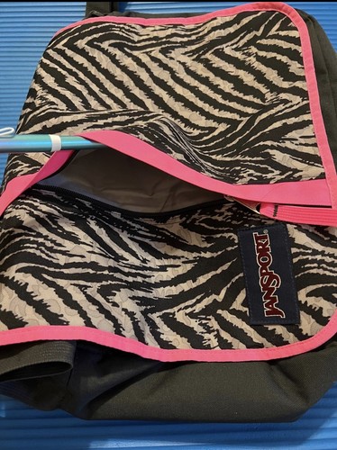 Jansport Market Street Laptop Messenger Bag Wild At Heart Pink Schwarz - Bild 5 von 8