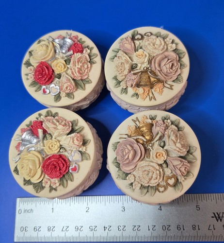 4 HANDGEGOSSENE Schmuckschatullen mit Hochzeitsmotiv "Herzlichen Glückwunsch" Blumen Glocken Herzen - Bild 8 von 10