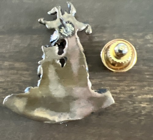 Royal Order of Jesters ROJ Italian Stallion ‘82 Lapel Hat Pin. J - Bild 6 von 7