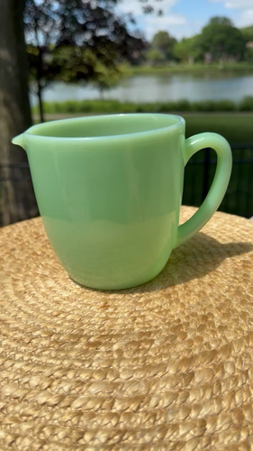 Fire King Jadeit Jadit Grün Glas Milch Sahne Soße Krug Ausgießer Griff 20oz - Video 1 von 1
