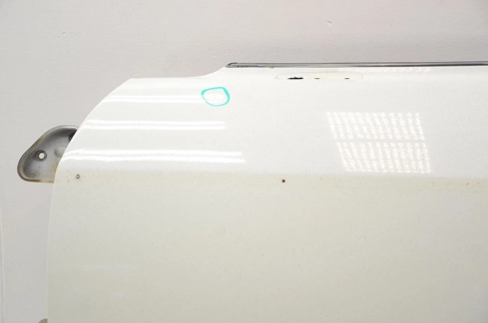 Carcasa de puerta delantera izquierda blanca para conductor 82-83 280ZX Foto 4 de 4