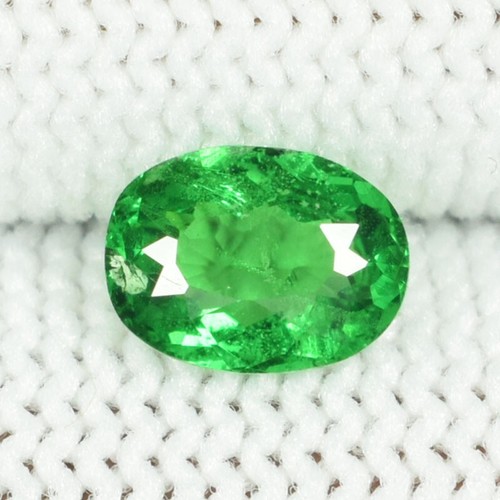 0,94 ct LUSTROSO MEJOR VERDE NATURAL TSAVORITA - GRANATE VERDE - Ovalado Ver Vdo LG - Imagen 3 de 3