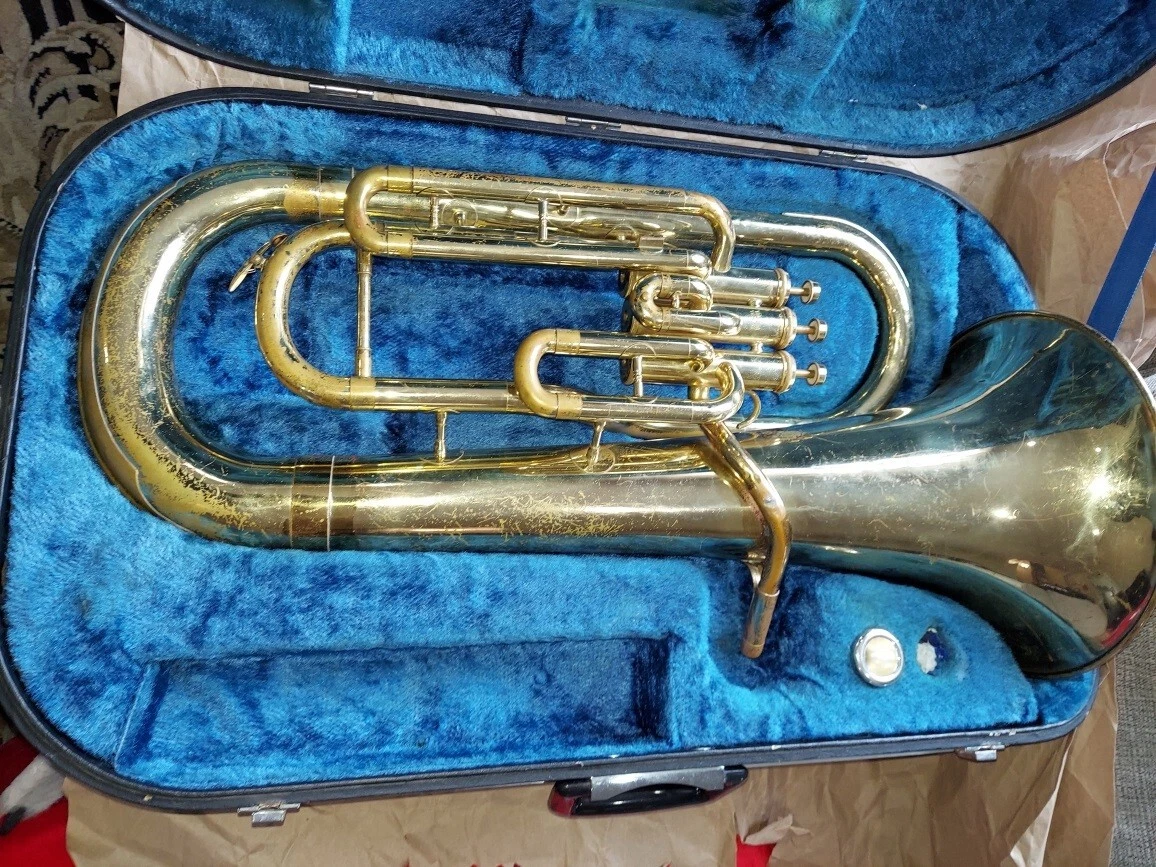 Yamaha YEP-201 Standard Euphonium, Japan, with case & mouthpiece. Good  condition