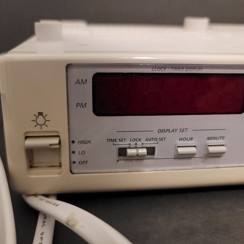 Vintage GE SPACEMAKER Under Cabinet AM FM Radio 7-4232A Clock Display VIDEO - Picture 17 of 18