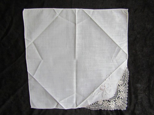 Pañuelo de esquina de encaje bordado vintage beige Emb Hanky 1358 - Imagen 9 de 9