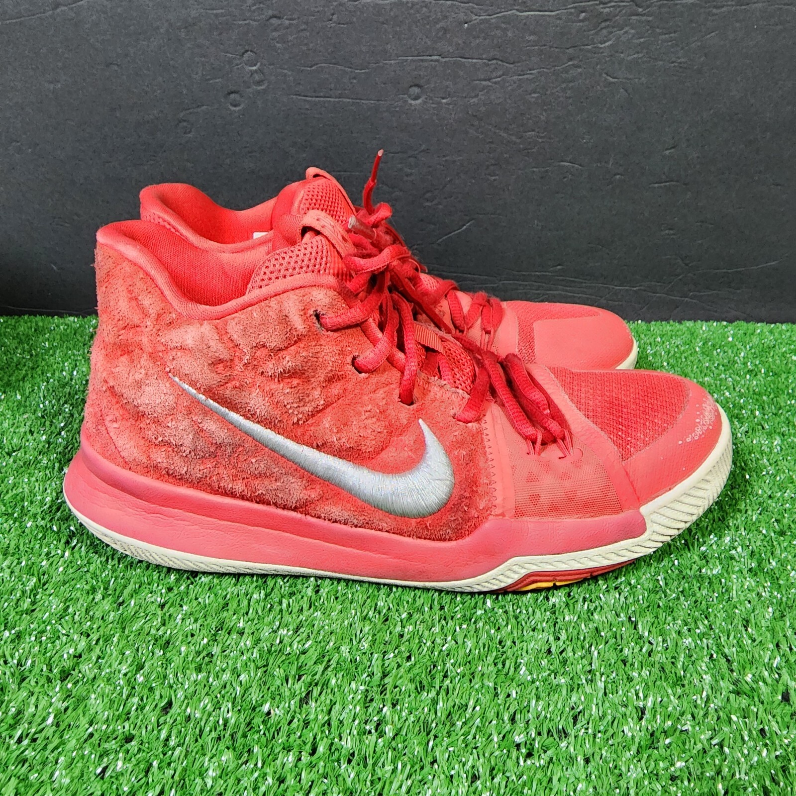 Nike Kyrie 3 GS Boys Basketball Shoes Size 7Y 859466 601 University Red Suede | eBay Nike Kyrie 3 Gs Boys Basketball Shoes Size 7Y 859466 601 University Red Suede | Ebay