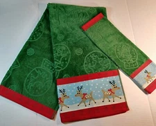 2 New Welspun Christmas Decorator Towels  w Reindeer & Snow Globes 1 Bath 1 Hand