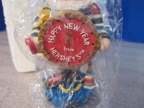 Kurt Adler~HERSHEY'S CHOCOLATE WORLD~HAPPY NEW YEAR FIGURINE Millenium 2000~NIB - Picture 3 of 3