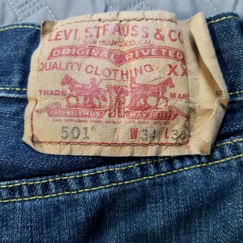 Levis Jeans Herren 34 x 30 blau 501 gerades Bein Knopfleiste dunkle Waschung amerikanisch - Bild 10 von 12
