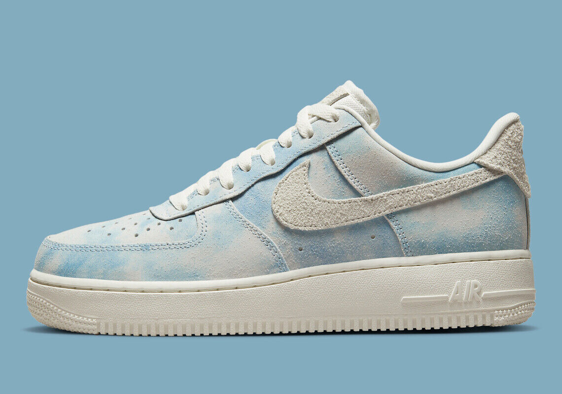 Women's Nike Air Force 1 '07 SE Low Clouds & Sky Celestine Women's Nike Air Force 1 '07 SE Low Clouds & Sky Celestine