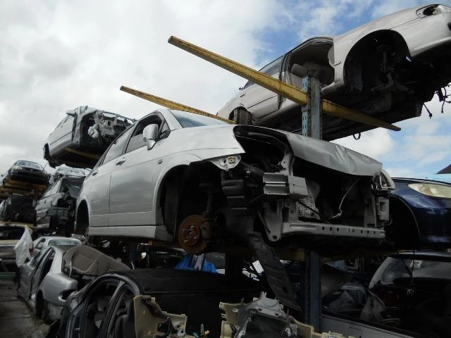 Eje de dirección 2003 Suzuki Aerio Foto 2 de 4