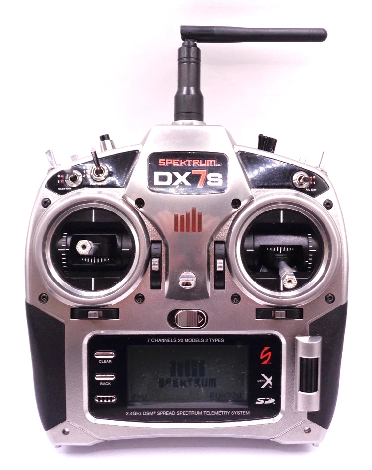 Spektrum dx7s dsmx/dsm2 transmitter excellent condition + 2000mah nimh battery - Image 2 of 4