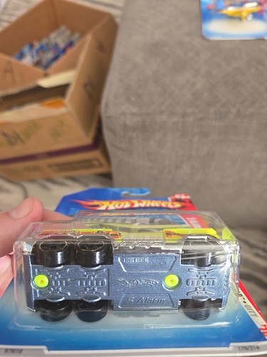Hot Wheels 5 Alarm Race World City Neon Yellow 1/64 - Picture 2 of 5