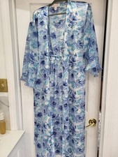 Oscar de La Renta Pink Label Satin Robe. Size Large