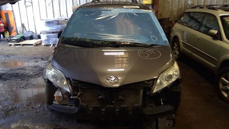 Pinza de conductor trasera construida en América del Norte para 10-15 LEXUS RX350 5494794 Foto 2 de 4