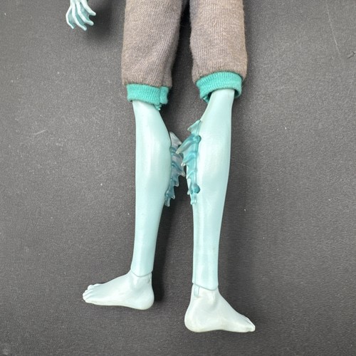 Monster High Puppe Gillington "Gil" Webber fehlende Hand - Bild 13 von 13