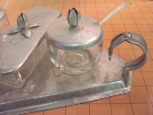 Vtg. Rodney Kent Hammered Aluminum Condiment Tray w/ 2 Glass Jars & Butter Dish - Picture 11 of 15