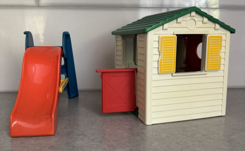 Little Tikes Vintage Puppenhausgröße weiß und grün Spielhaus und rote Rutsche - Bild 2 von 8