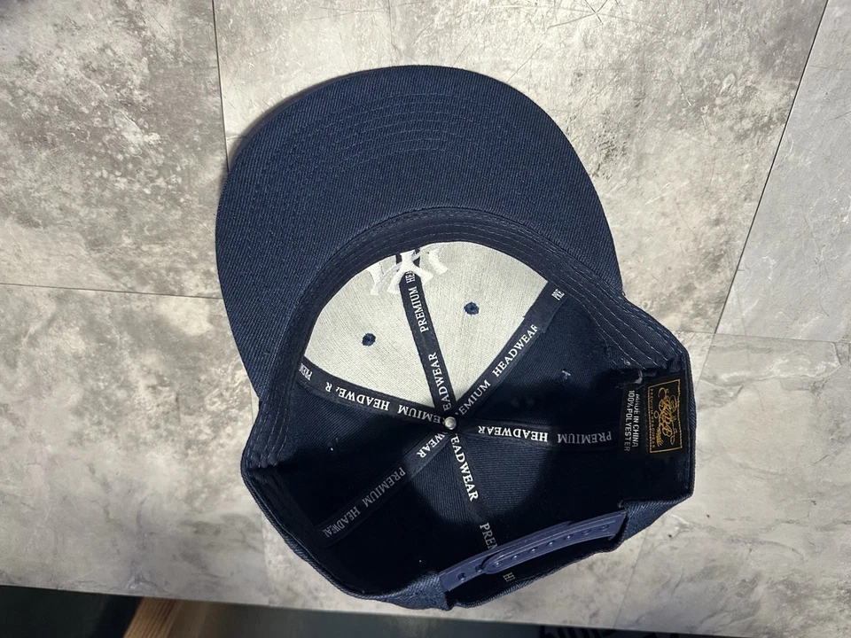 NUEVO CON ETIQUETAS Kipa Premium New York Yankees Azul/Blanco NY Gorra Tapa. Yankee Foto 4 de 4