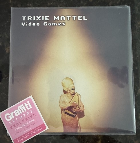 Trixie Mattel - Videospiele - Bubblegum Pink 7" signiert - Bild 2 von 4