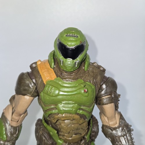 McFarlane Doom Eternal Classic DOOM SLAYER Action Figure 2019 - READ AS-IS - Picture 2 of 12