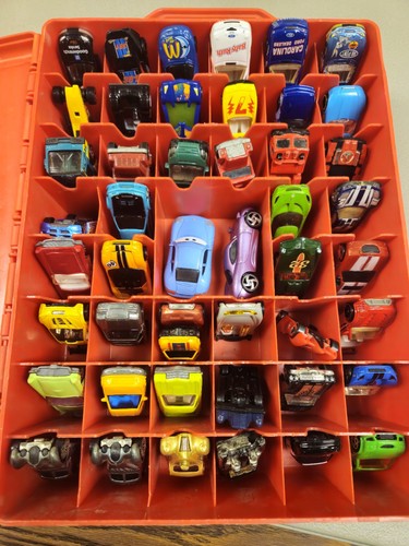 Disney Pixar Cars STORAGE CASE With A Mix Of Matchbox & Hot wheels.. Used Cond - Picture 1 of 17