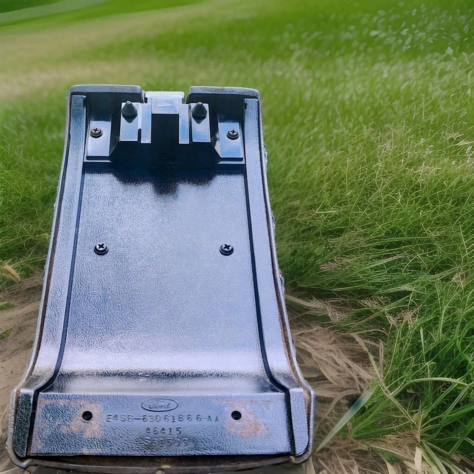 Cubierta de consola Ford Thunderbird 1987. Foto 4 de 4