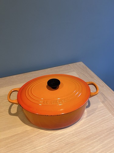 Le Creuset Oval Cast Iron Casserole Oval 25 - Picture 3 of 13