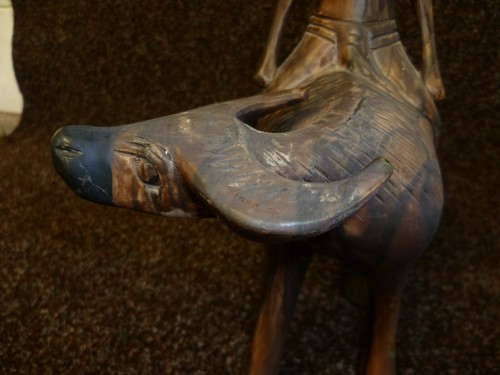AN ANTIQUE CARVED WOODEN FIGURINE OF A CHINESE PEASANT FARMER ON A WATER BUFFALO - Picture 12 of 12