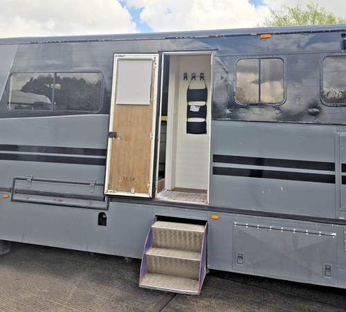 Volvo FL6 Race Transporter Horsebox Motorhome Camper Conversion with Car Garage - Picture 13 of 15
