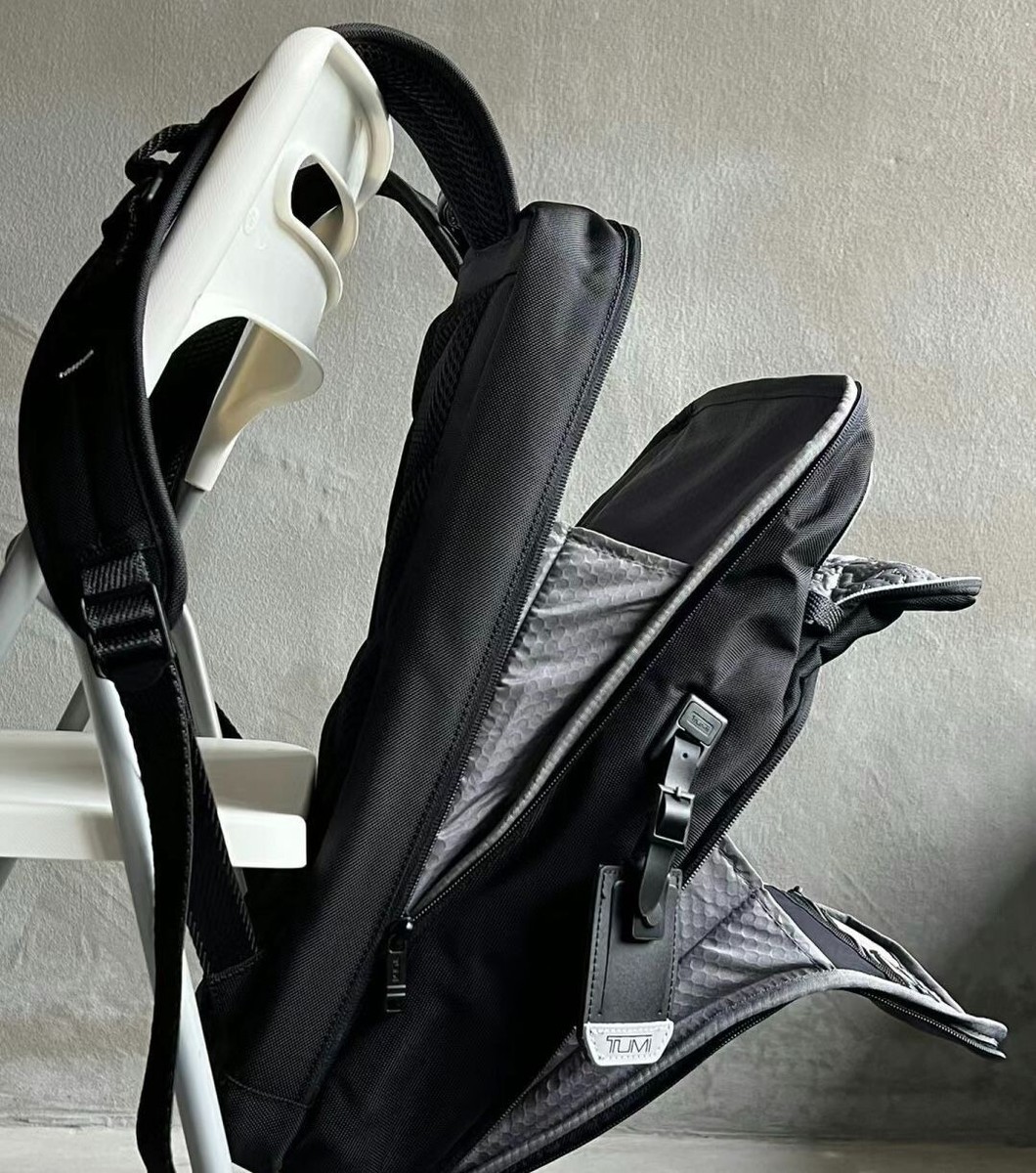 TUMI ALPHA BRAVO Esports Pro 17” Backpack 2325006D Black TUMI ALPHA BRAVO Esports Pro 17” Backpack 2325006D Black