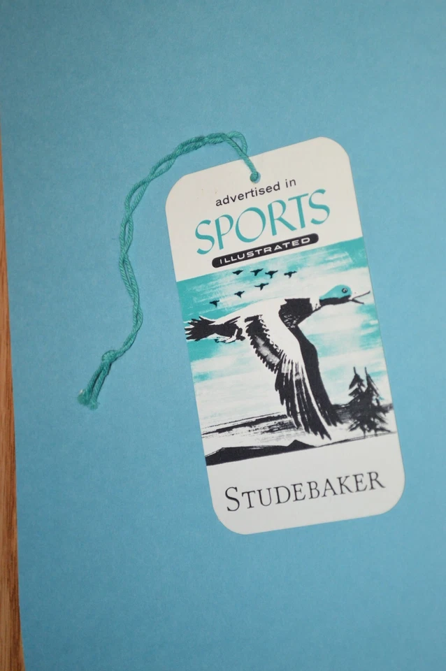STUDEBAKER AVANTI 1963 NOS ORIGINAL VINTAGE ETIQUETA DE COCHE NUEVO - MUY RARO Foto 2 de 3