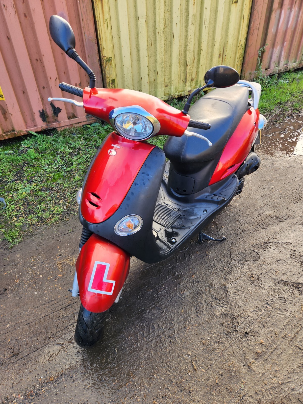 Kymco yup 50cc 2stroke scooter. Runs rides perfect no mot as been
