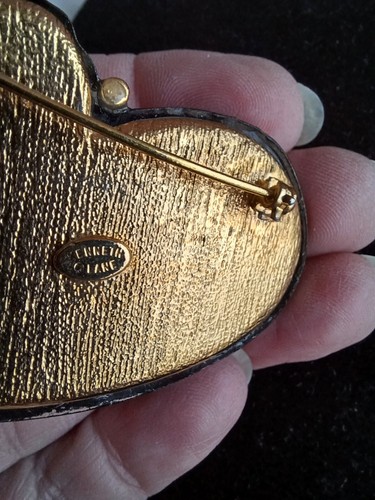 HUGE VINTAGE SIGNED KENNETH J LANE BLACK RESIN GOLD DOT FIGURAL CONCH SHELL PIN - Picture 4 of 11