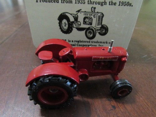SPECCAST TOY FARMER 1/64 CO-OP NO. 3 TRACTOR - NIB - NEVER DISPLAYED - Picture 5 of 6