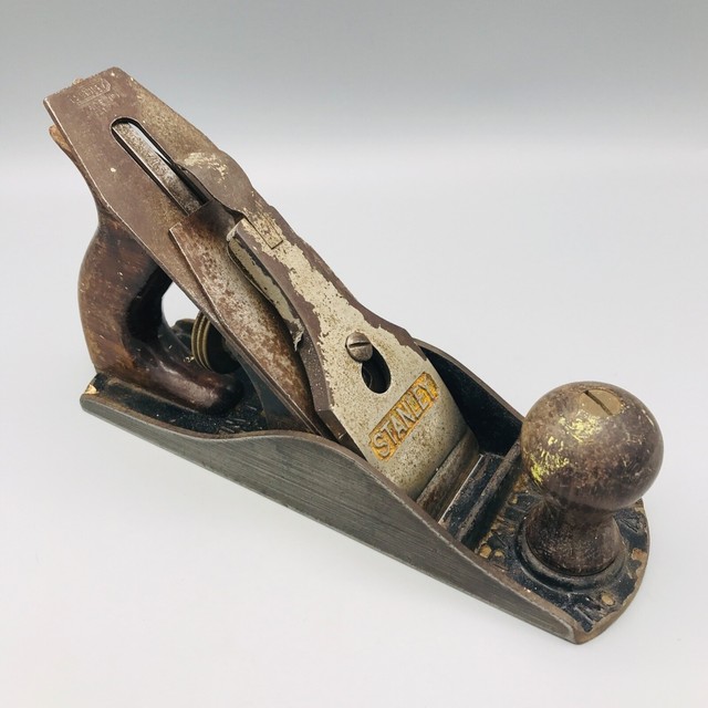 VINTAGE STANLEY BAILEY NO. 4 SMOOTHING PLANE MADE IN ENGLAND VINTAGE STANLEY BAILEY NO. 4 SMOOTHING PLANE MADE IN ENGLAND