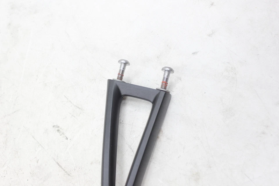 08-16 YAMAHA YZF R6 CLAVIJA TRASERA IZQUIERDA PASAJERO Foto 3 de 4