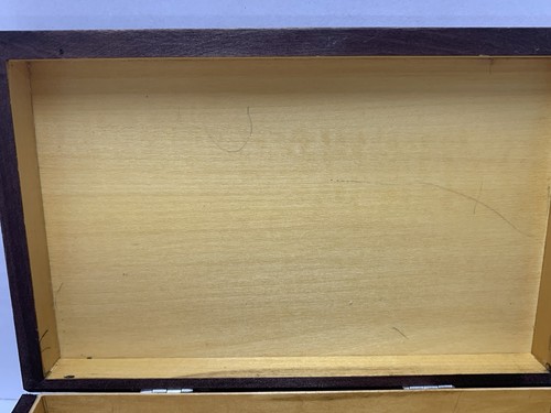 Caja tallada en madera vintage hecha en Polonia con pies buen estado - Imagen 5 de 9