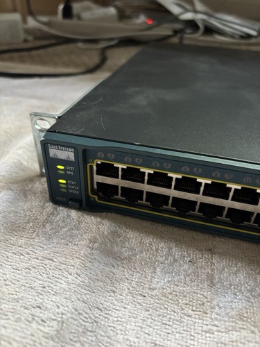 Cisco Catalyst 3560 Series 48 Port Switch with power cord - Picture 2 of 3